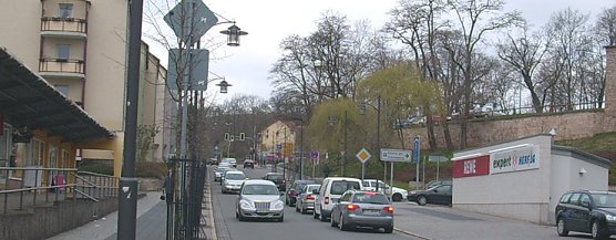 Schlange vor Parkhaus (Foto: Karl-Heinz Herrmann)