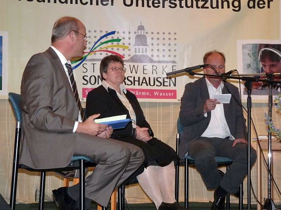 Podiumsdiskussion (Foto: Karl-Heinz Herrmann) Podiumsdiskussion (Foto: Karl-Heinz Herrmann)