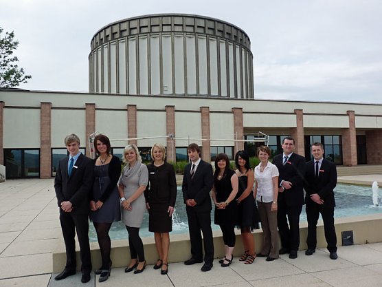 Zeugnisübergabe (Foto: Karl-Heinz Herrmann) Zeugnisübergabe (Foto: Karl-Heinz Herrmann)