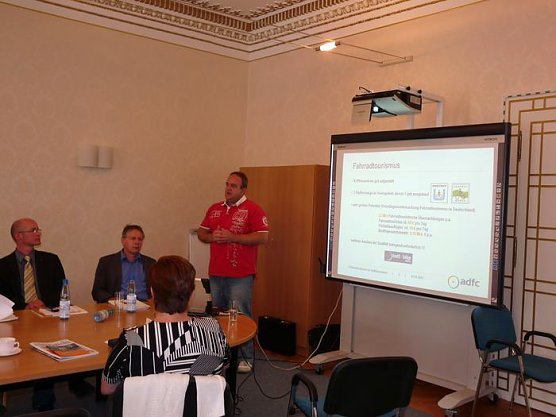 Radwegekonferenz (Foto: Karl-Heinz Herrmann) Radwegekonferenz (Foto: Karl-Heinz Herrmann)