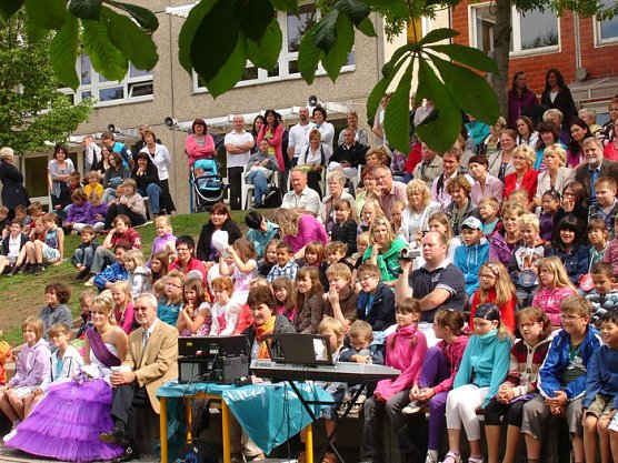 Sitzb&auml;nke eingeweiht (Foto: Rudolf Scherer)