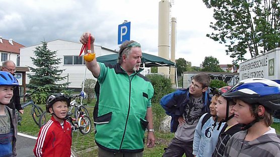 F&uuml;r die Verkehrssicherheit (Foto: Karl-Heinz Herrmann)