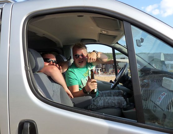 Erste Kirmesburschen angereist (Foto: Karl-Heinz Herrmann)