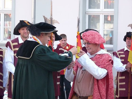 Umzug der Hausm&auml;nner (Foto: Karl-Heinz Herrmann)