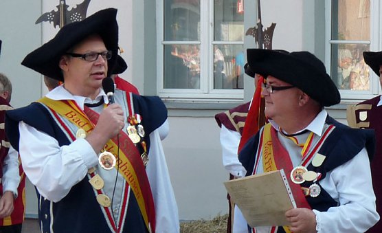 Umzug der Hausm&auml;nner (Foto: Karl-Heinz Herrmann)