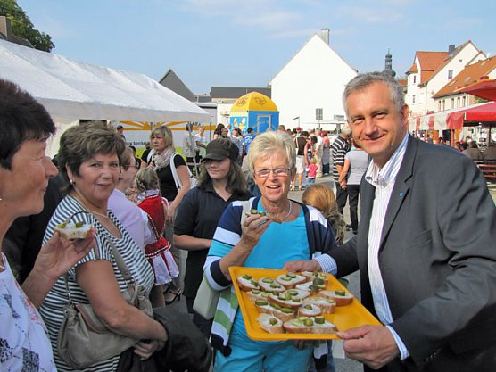 Lemme bei 283. Roßleber Kirmes (Foto: MDB Steffen Lemme) Lemme bei 283. Roßleber Kirmes (Foto: MDB Steffen Lemme)