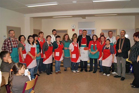 VIP´s an den Herd! (Foto: Kreidiakoniestelle) VIP´s an den Herd! (Foto: Kreidiakoniestelle)