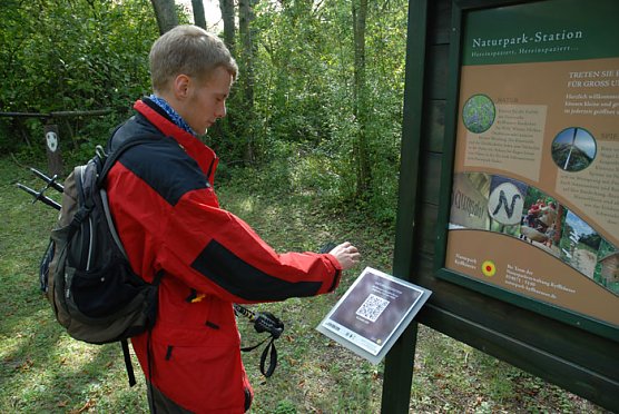 Kyffhäuserweg mit QR Codes erlebbar (Foto: Naturpark Kyffhäuser) Kyffhäuserweg mit QR Codes erlebbar (Foto: Naturpark Kyffhäuser)