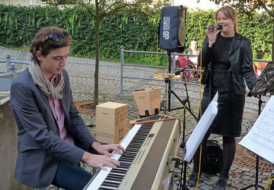 Kritisches zum Feiertag (Foto: Karl-Heinz Herrmann)