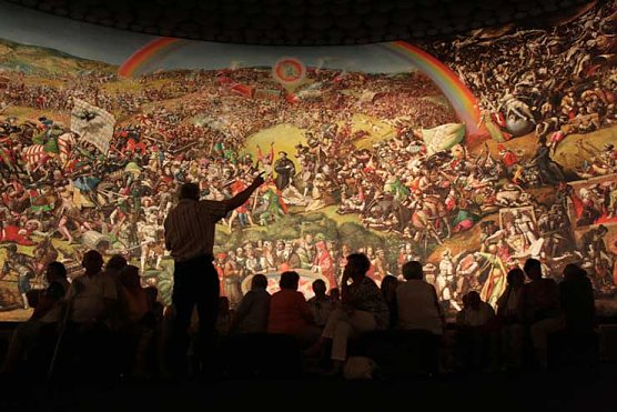 Museumsführer im Panorama Museum (Foto: Panoramamuseum Bad Frankenhausen) Museumsführer im Panorama Museum (Foto: Panoramamuseum Bad Frankenhausen)