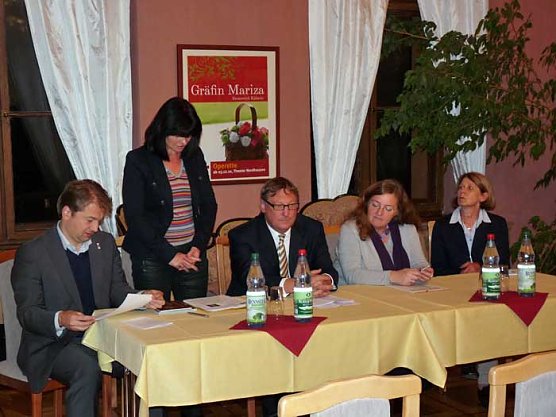 Diskussion mit Prof. Dr. deufel (Foto: Karl-Heinz Herrmann)