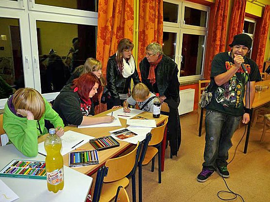 Bilder vor gestellt (Foto: Karl-Heinz Herrmann)