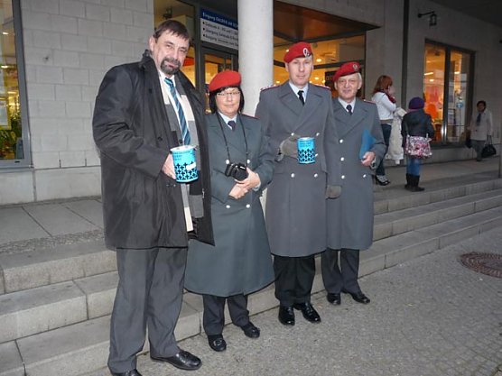 F&uuml;r Kriegsgr&auml;ber gesammelt (Foto: Karl-Heinz Herrmann)