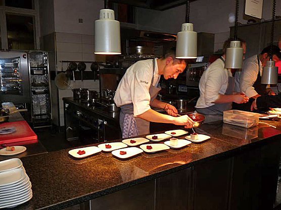 Stern verteidigt (Foto: Karl-Heinz Herrmann)