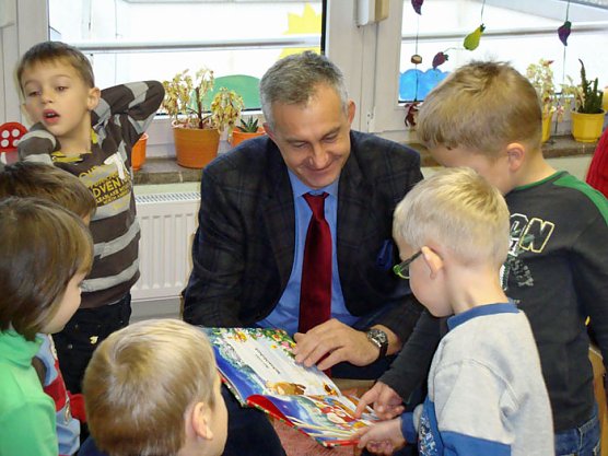 Lemme liest in Kitas (Foto: MDB Steffen Lemme) Lemme liest in Kitas (Foto: MDB Steffen Lemme)