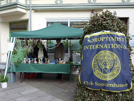 Adventsmarkt gestartet (Foto: Karl-Heinz Herrmann) Adventsmarkt gestartet (Foto: Karl-Heinz Herrmann)