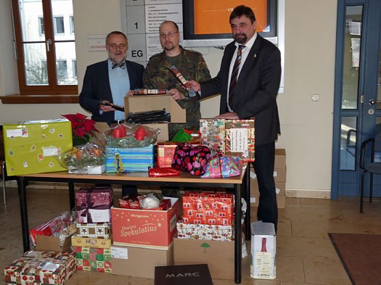 Pakete für Soldaten (Foto: Karl-Heinz Herrmann) Pakete für Soldaten (Foto: Karl-Heinz Herrmann)