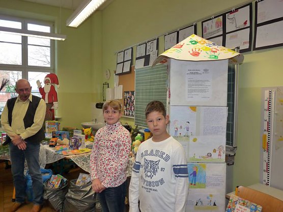 Kinder helfen Kindern (Foto: Karl-Heinz Herrmann) Kinder helfen Kindern (Foto: Karl-Heinz Herrmann)