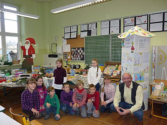 Kinder helfen Kindern (Foto: Karl-Heinz Herrmann) Kinder helfen Kindern (Foto: Karl-Heinz Herrmann)