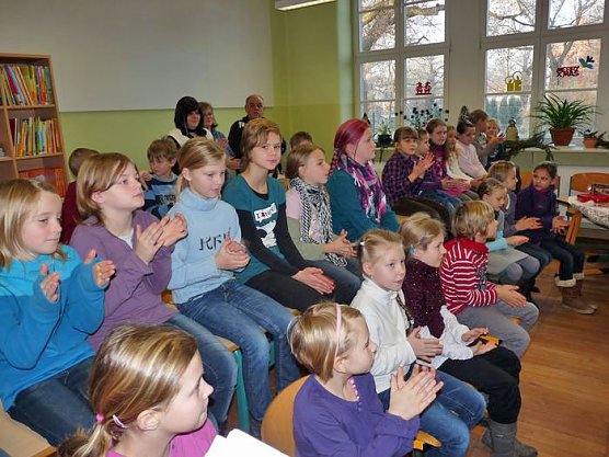 Kinder helfen Kindern (Foto: Karl-Heinz Herrmann) Kinder helfen Kindern (Foto: Karl-Heinz Herrmann)