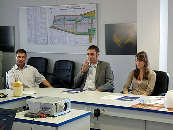 Industrie zeigt Flagge (Foto: Karl-Heinz Herrmann)