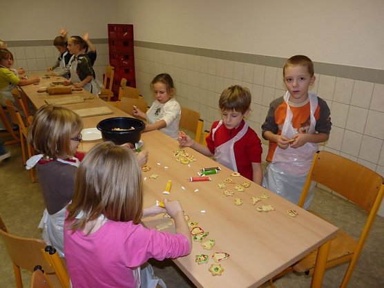 Weihnachtsbäckerei Kollwitz-Schule (Foto: Karl-Heinz Herrmann) Weihnachtsbäckerei Kollwitz-Schule (Foto: Karl-Heinz Herrmann)
