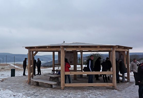 Infopunkt &uuml;bergeben (Foto: Karl-Heinz Herrmann)