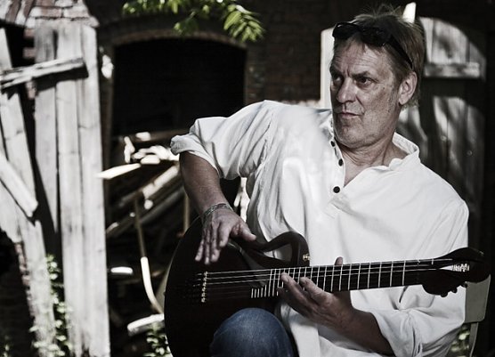 MARTIN C. HERBERG - "GITARREN TOTAL" (Foto: Kunsthof Friedrichsrode)