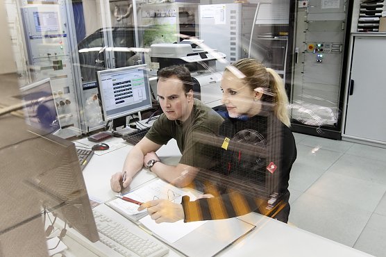 EcoTest versch&auml;rft (Foto: ADAC)