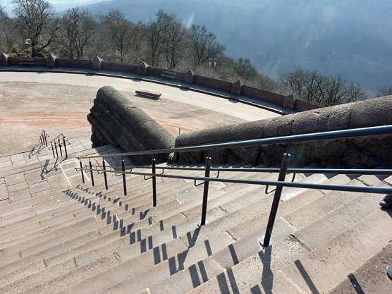 Reinigungskur f&uuml;r Kyffh&auml;userdenkmal (Foto: Karl-Heinz Herrmann)