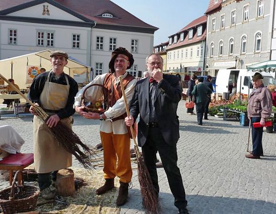 Frische-Markt mit gutem Start (Foto: Karl-Heinz Herrmann) Frische-Markt mit gutem Start (Foto: Karl-Heinz Herrmann)