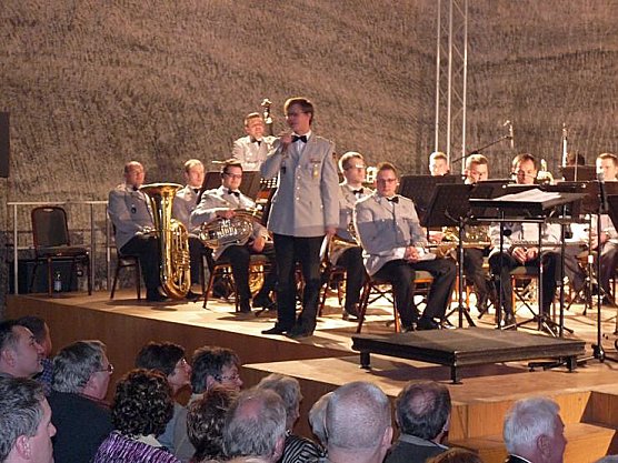 Stimmungsvoller Rahmen (Foto: Karl-Heinz Herrmann) Stimmungsvoller Rahmen (Foto: Karl-Heinz Herrmann)