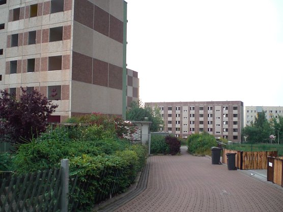 Abriss Wohnblöcke in Artern (Foto: Klaus Henze, Artern) Abriss Wohnblöcke in Artern (Foto: Klaus Henze, Artern)