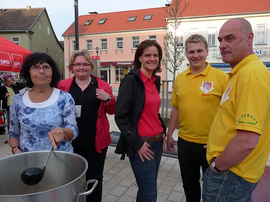 Keine Ber&uuml;hrungs&auml;ngste (Foto: Karl-Heinz Herrmann)