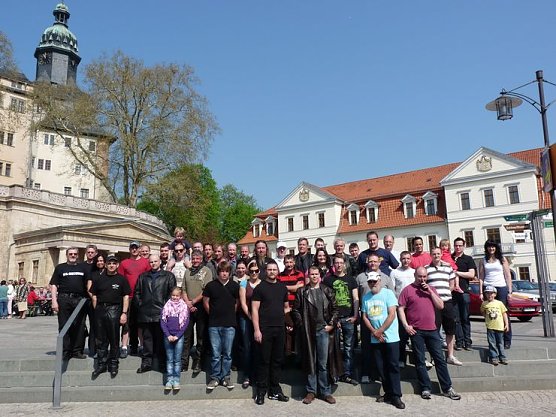 Oldtimer auf Markt (Foto: Karl-Heinz Herrmann)