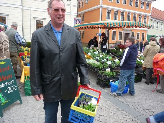 Blumige F&uuml;lle (Foto: Karl-Heinz Herrmann)