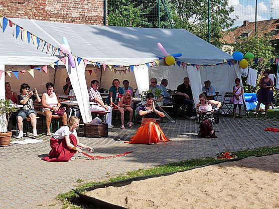 Orientalischen Tanz und Bollywoodtänze (Foto: Karl-Heinz Herrmann) Orientalischen Tanz und Bollywoodtänze (Foto: Karl-Heinz Herrmann)