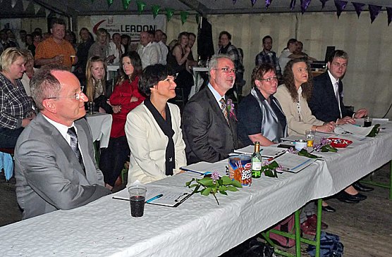20. Fliederkönigin gewählt! (Foto: Karl-Heinz Herrmann) 20. Fliederkönigin gewählt! (Foto: Karl-Heinz Herrmann)