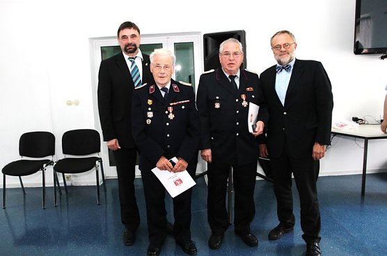 Verdiente Kameraden ausgezeichnet (Foto: Günter Herting) Verdiente Kameraden ausgezeichnet (Foto: Günter Herting)