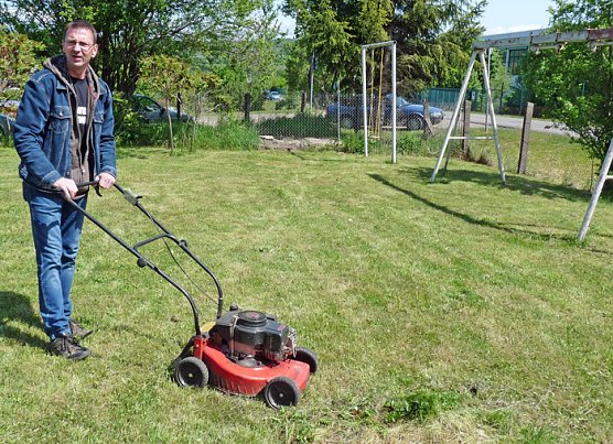 Arbeitseinsatz am Vatertag (Foto: Karl-Heinz Herrmann) Arbeitseinsatz am Vatertag (Foto: Karl-Heinz Herrmann)