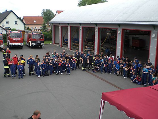 Feuerwehrjugend im Einsatz (Foto: Jugendfeuerwehr Bad Frankenhausen) Feuerwehrjugend im Einsatz (Foto: Jugendfeuerwehr Bad Frankenhausen)