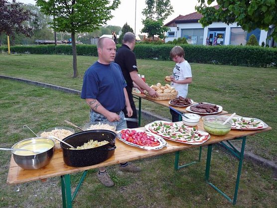Gemeinsam gefeiert (Foto: Karl-Heinz Herrmann)
