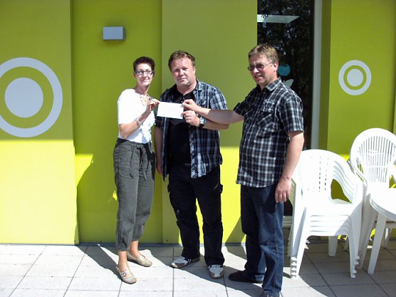 Spende &uuml;berreicht (Foto: KJFV. Artern e.V.)