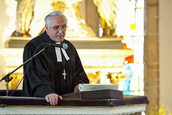 Feierlich verabschiedet (Foto: Evangelische Kirche in Mitteldeutschland (EKM))