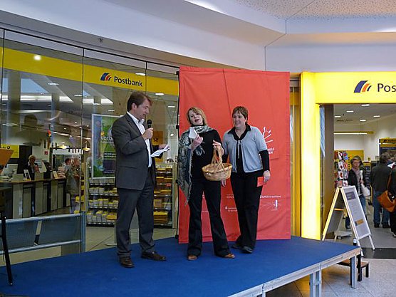 Waffeln und Musik (Foto: Karl-Heinz Herrmann) Waffeln und Musik (Foto: Karl-Heinz Herrmann)