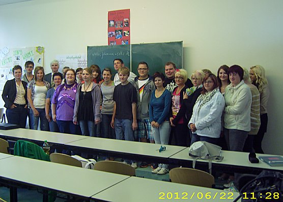 Schule besucht (Foto: MdB Selle)