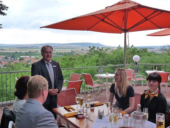 Auszeichnung am Weinberg (Foto: Karl-Heinz Herrmann)