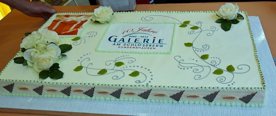 Torte angeschnitten (Foto: Karl-Heinz Herrmann)