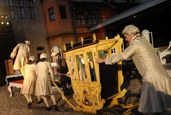 Proben im Schlosshof (Foto: K&uuml;hn)