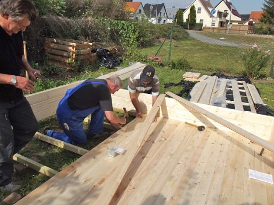 Kita Laube wird aufgebaut (Foto: Thomas Leipold)